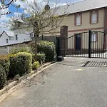 Beautiful Ground Floor 2 Bedroom شقة *