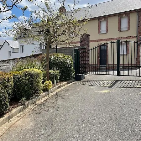Beautiful Ground Floor 2 Bedroom Apartament *